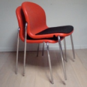 6 chaises design rouge et noire - 360€