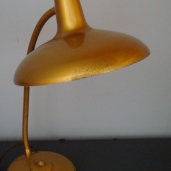 Lampe de bureau dorée
